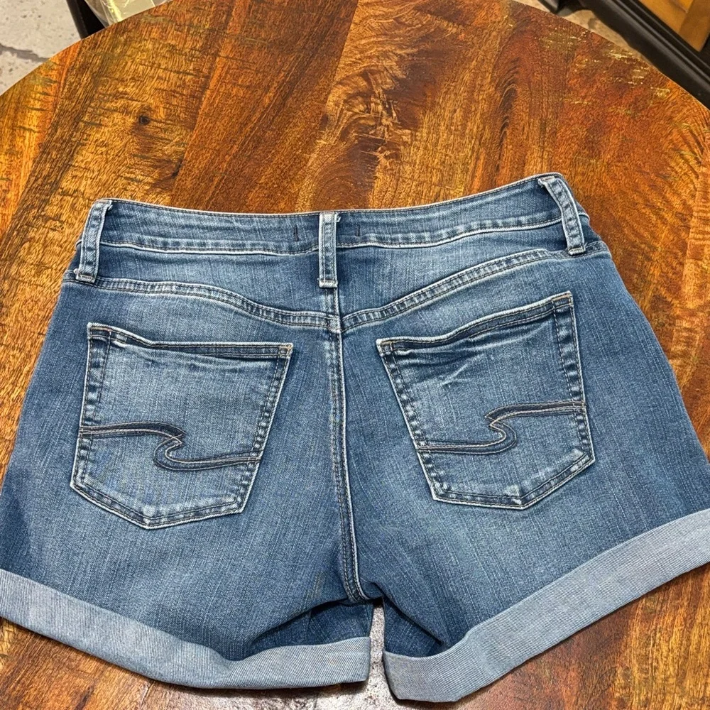 Silver Jeans Co. Women's Boyfriend Mid Rise Shorts - Picture 3 of 7